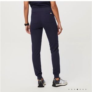 Small figs scrubs joggers, never worn, took tags off so can’t return